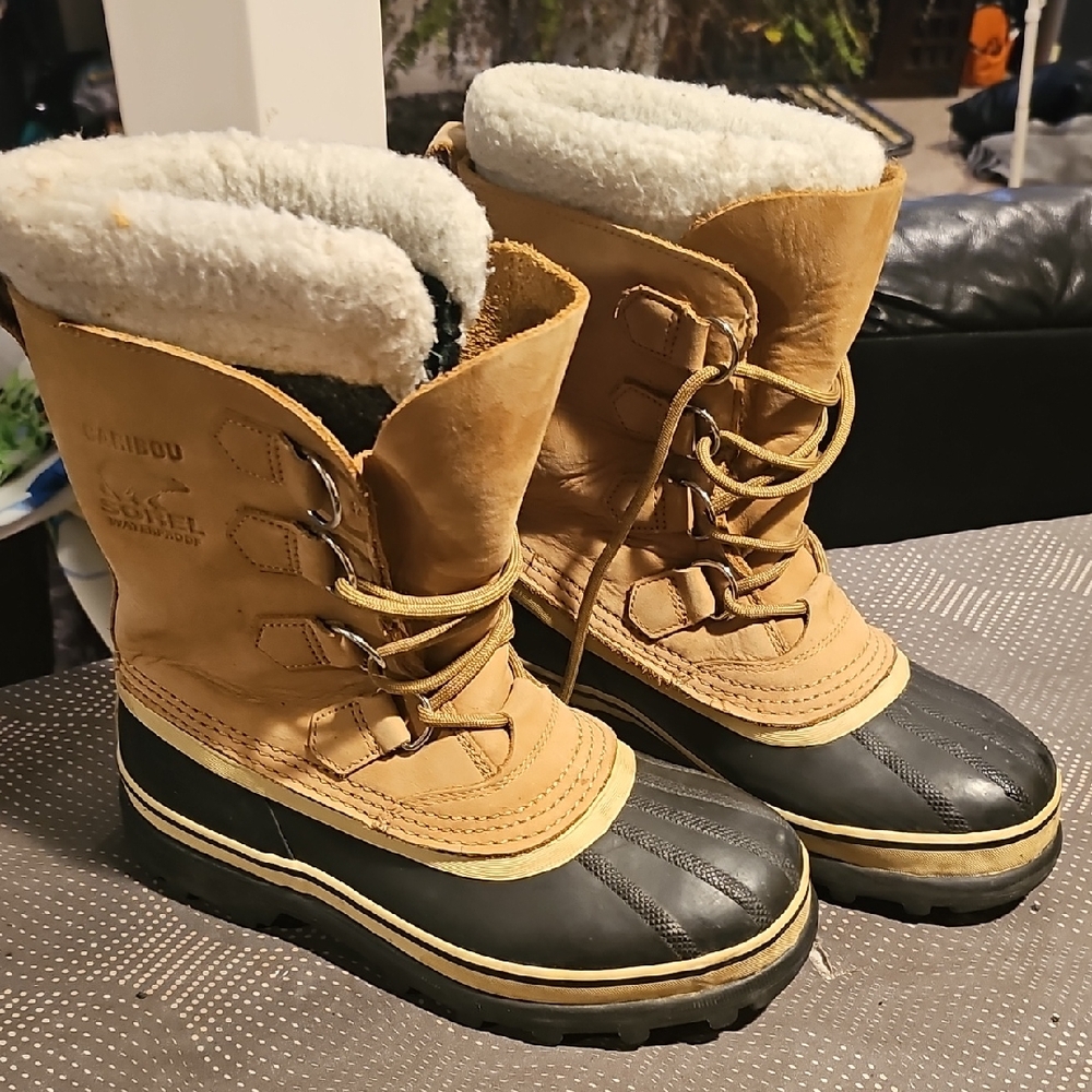 Sorel Caribou Waterproof Boots.. Size 7..free Shipping